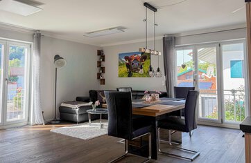 3-Zimmer-Wohnung, Waging am See, Ferienwohnung am See, Zwei Balkone, Moderne Ausstattung | © HausBauHaus GmbH
