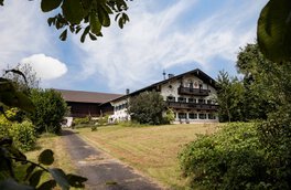 Landsitz verkaufen in Pittenhart - HausBauHaus Immobilienmakler Traunstein 