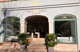 Immobilienmakler Traunstein I Büro am Stadtplatz | © HausBauHaus GmbH